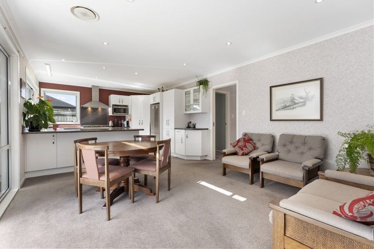 Photo of property in 4 Medallion Court, Kelvin Grove, Palmerston North, 4414