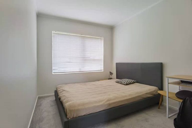 Photo of property in 35 Triangle Road, Massey, Auckland, 0614