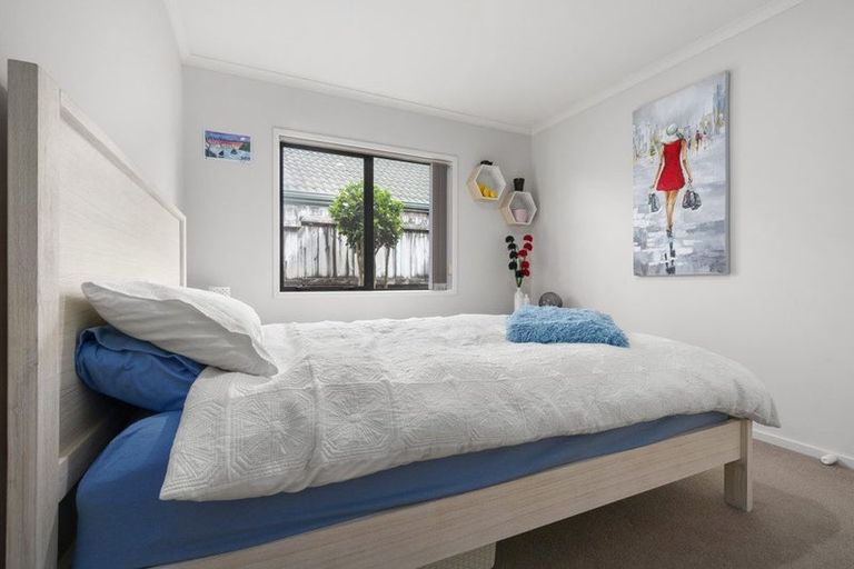 Photo of property in 28 Woodcroft Way, Pukekohe, 2120