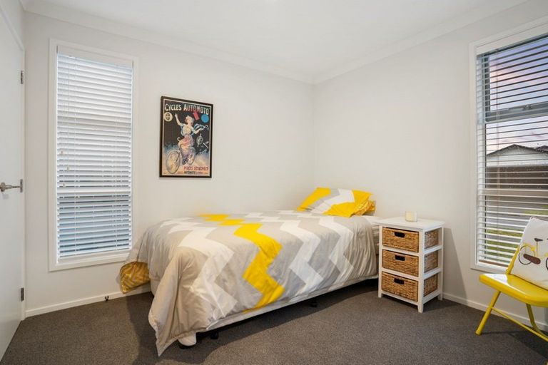 Photo of property in 32 Awatira Drive, Papamoa Beach, Papamoa, 3118