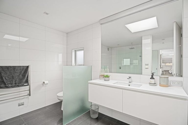 Photo of property in 15 Faulks Terrace, Wanaka, 9305