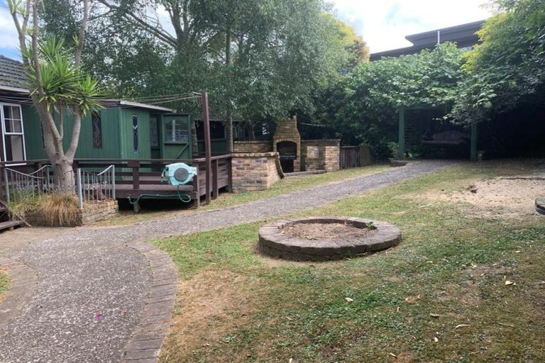 Photo of property in 27-29 Wairau Road, Forrest Hill, Auckland, 0627