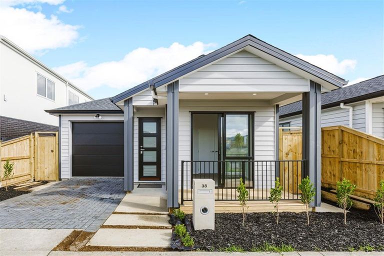 Photo of property in 38 Hari Road, Karaka, 2113