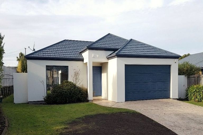 Photo of property in 8 Sandholm Close, North New Brighton, Christchurch, 8083