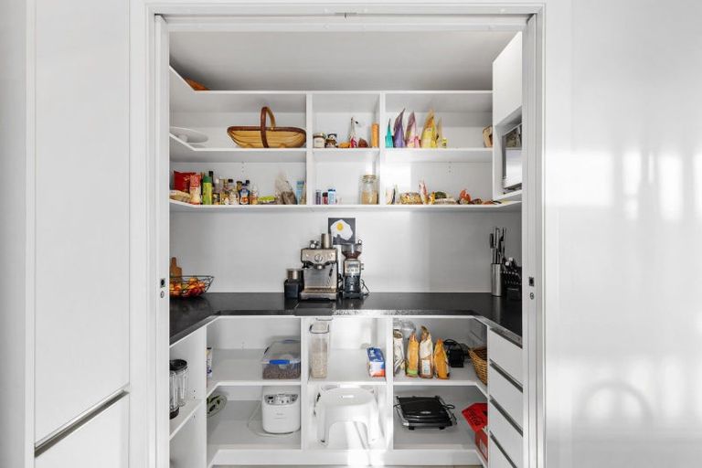 Photo of property in 32 Atlantic Drive, Fitzherbert, Palmerston North, 4410