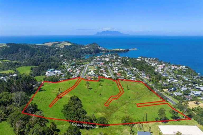 Photo of property in 62 Hauraki Road, Leigh, 0985