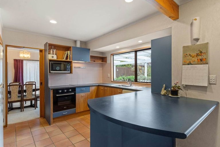 Photo of property in 21 Loloma Drive, Half Moon Bay, Auckland, 2012
