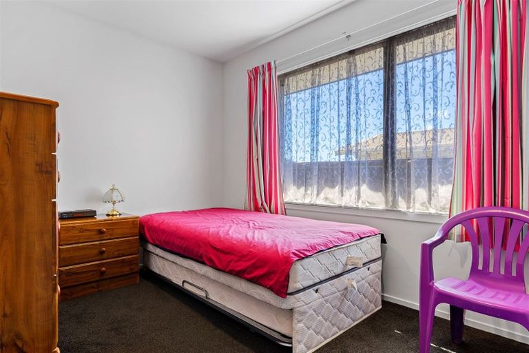 Photo of property in 23 Queenspark Drive, Parklands, Christchurch, 8083