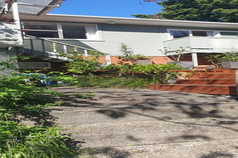 Photo of property in 28 Compton Street, Hillcrest, Auckland, 0627