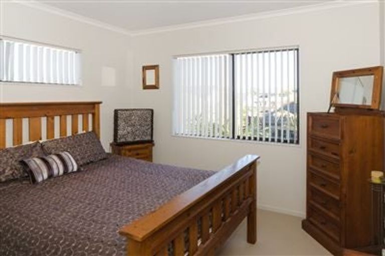 Photo of property in 24 Corsica Way, Karaka, Papakura, 2113