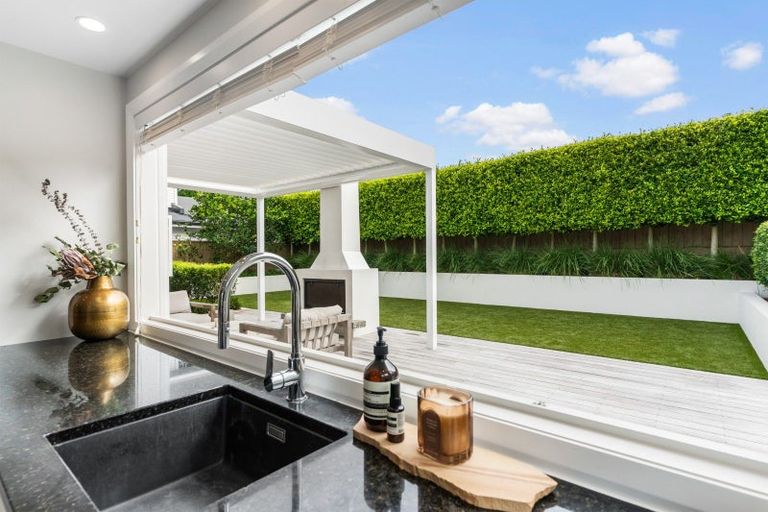 Photo of property in 26 Richmond Avenue, Northcote Point, Auckland, 0627