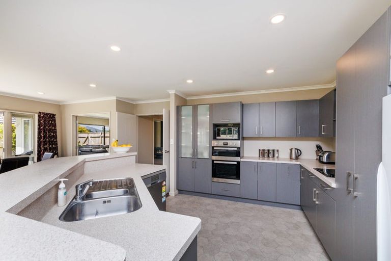 Photo of property in 25 Rodeo Drive, Kelvin Grove, Palmerston North, 4414