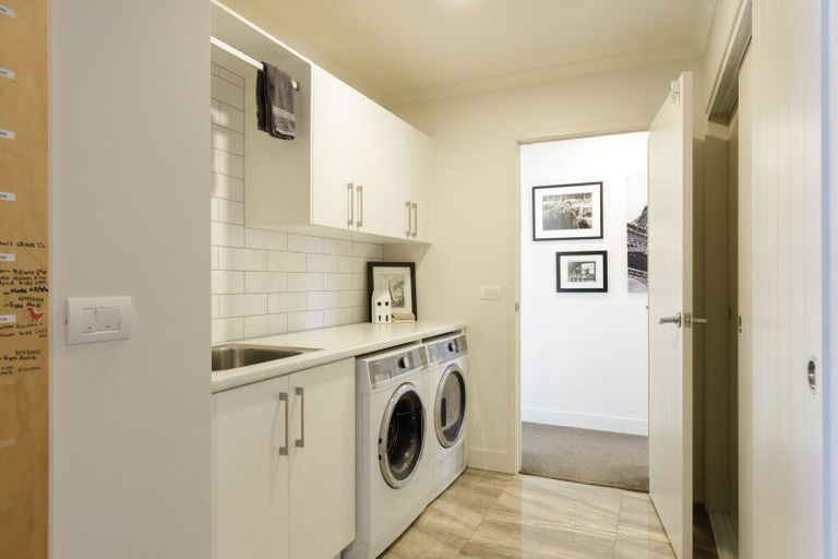 Photo of property in 12 Autere Street, Strandon, New Plymouth, 4312