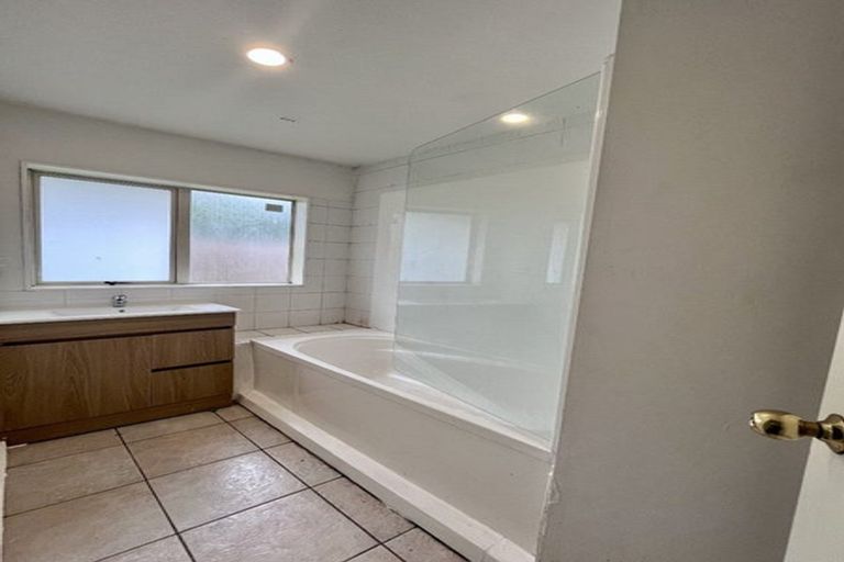 Photo of property in 1/331 Massey Road, Mangere East, Auckland, 2024