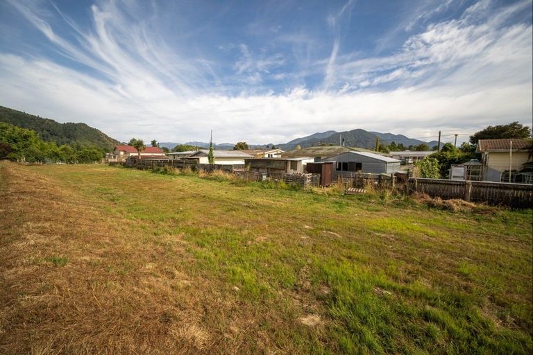 Photo of property in 22 Hampden Street, Murchison, 7007