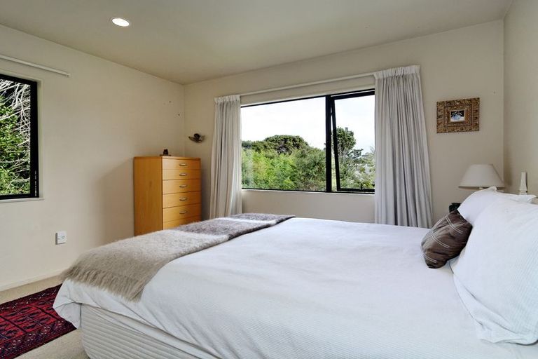 Photo of property in 27 Chamari Close, Titirangi, Auckland, 0604