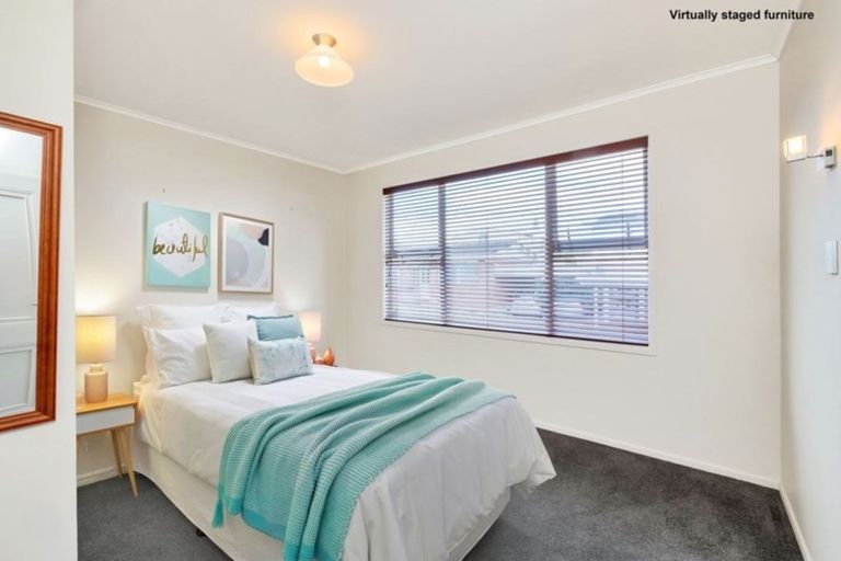 Photo of property in 6 Windsor Place, Windsor Park, Auckland, 0630
