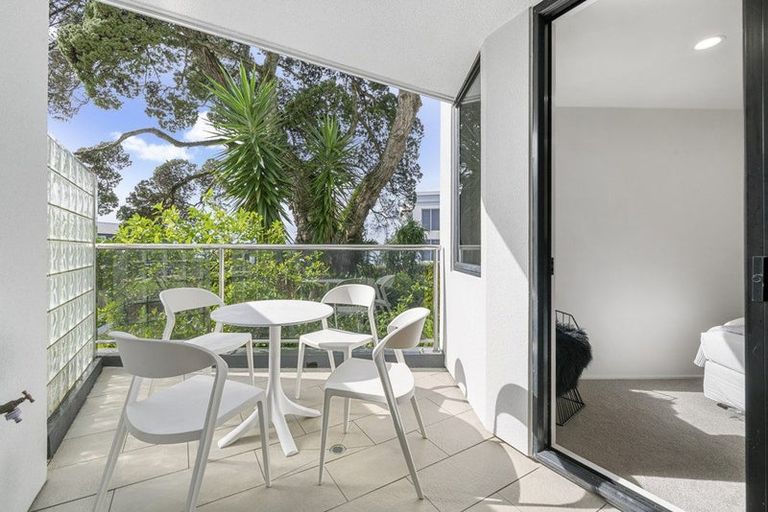 Photo of property in 5c The Promenade, Takapuna, Auckland, 0622