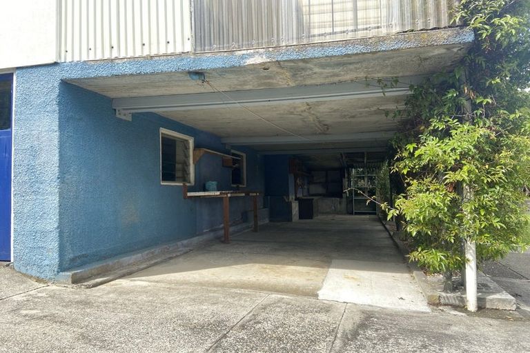 Photo of property in 100 Milton Terrace, Picton, 7220