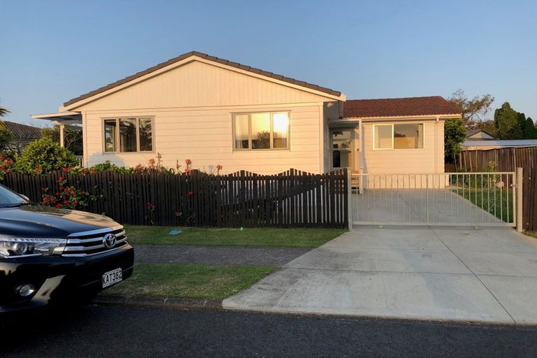 Photo of property in 25 Darren Crescent, Half Moon Bay, Auckland, 2012