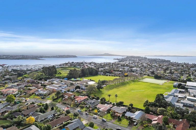 Photo of property in 21 Loloma Drive, Half Moon Bay, Auckland, 2012