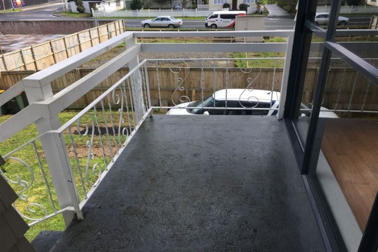 Photo of property in 206b Henderson Valley Road, Henderson, Auckland, 0612