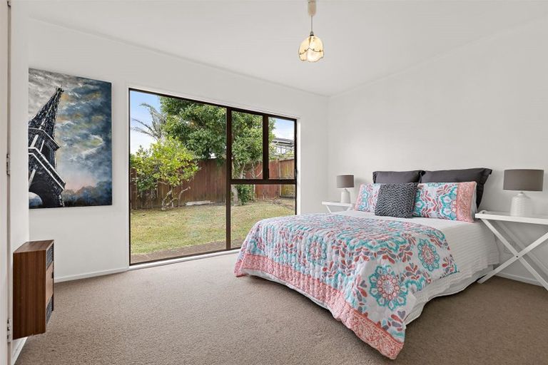 Photo of property in 6b Ursula Place, Half Moon Bay, Auckland, 2012