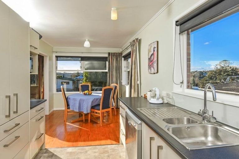Photo of property in 5 Aplin Place, Birkdale, Auckland, 0626