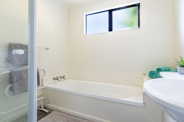 Photo of property in 15 Greenwood Place, Paraparaumu, 5032