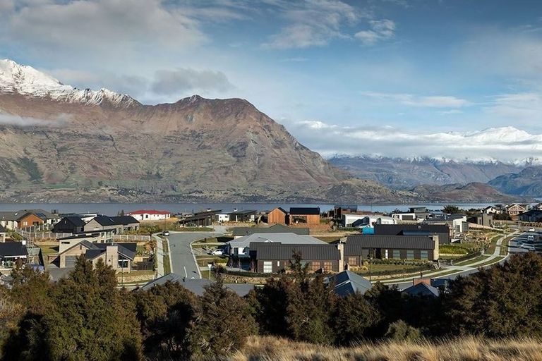 Photo of property in 12 Avalanche Place, Wanaka, 9305