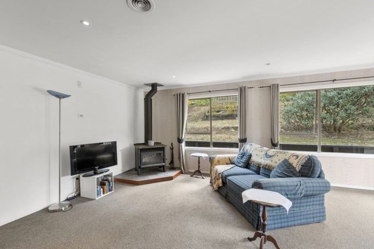 Photo of property in 17 Jenanne Place, Totara Vale, Auckland, 0629