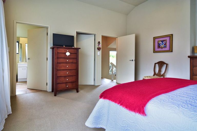 Photo of property in 27 Chamari Close, Titirangi, Auckland, 0604