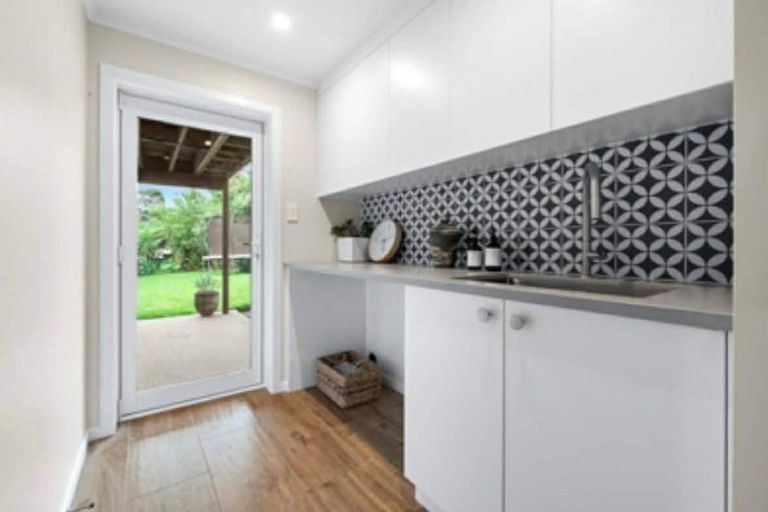 Photo of property in 98 Coronation Road, Hillcrest, Auckland, 0627