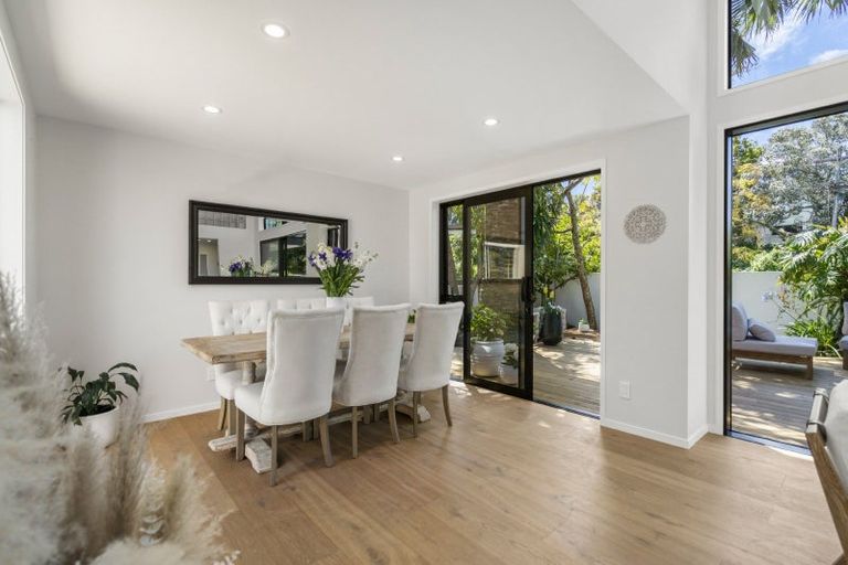 Photo of property in 2/236 Beach Road, Campbells Bay, Auckland, 0630