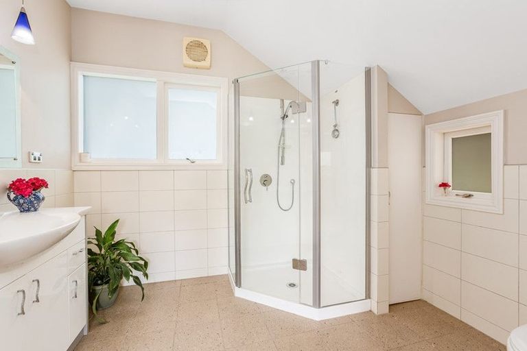 Photo of property in 61 Seaview Road, Paremata, Porirua, 5024