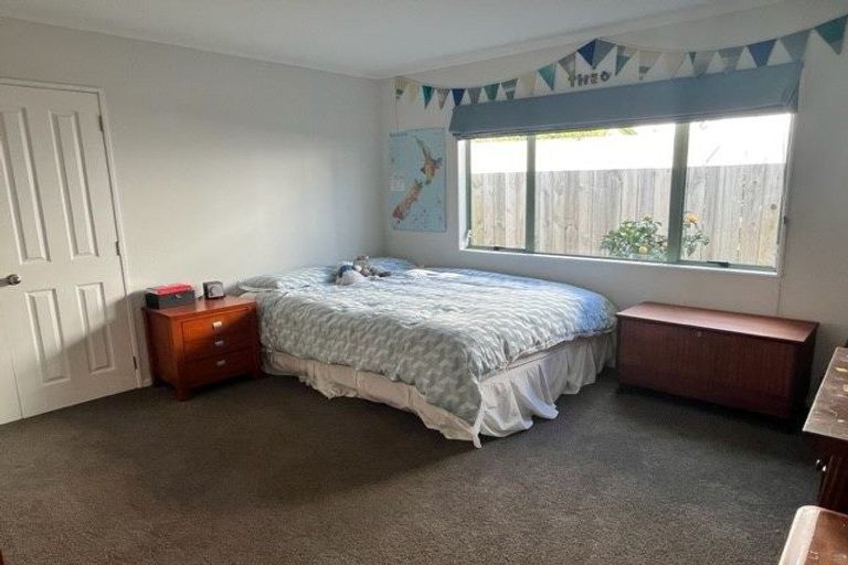 Photo of property in 9 Bradbury Road, Botany Downs, Auckland, 2010