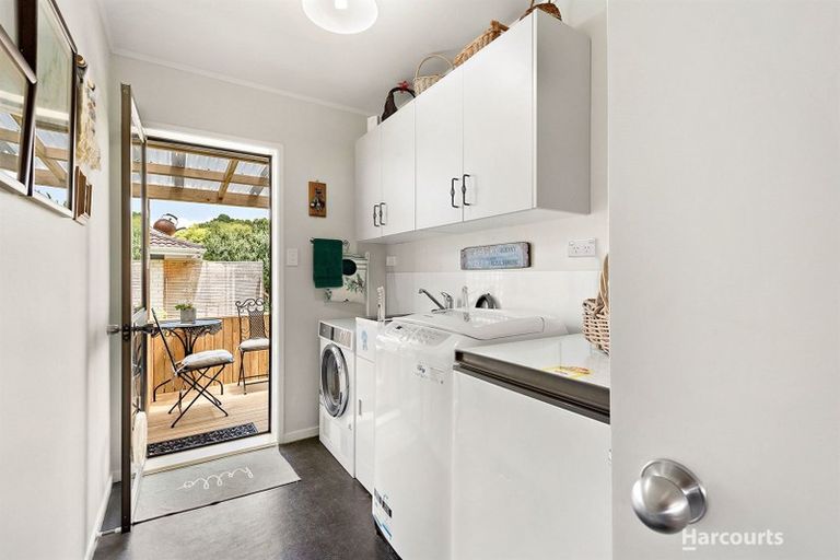 Photo of property in 4 Harbour Crest Drive, Waiuku, 2123