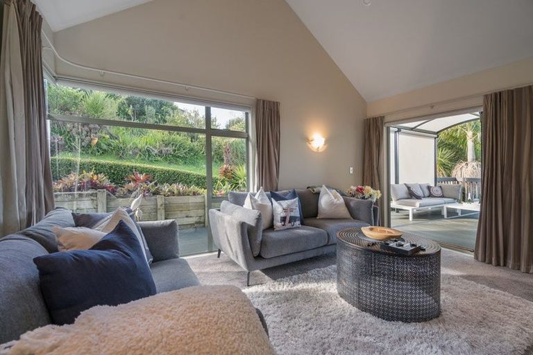 Photo of property in 1/23 Lake Road, Northcote, Auckland, 0627