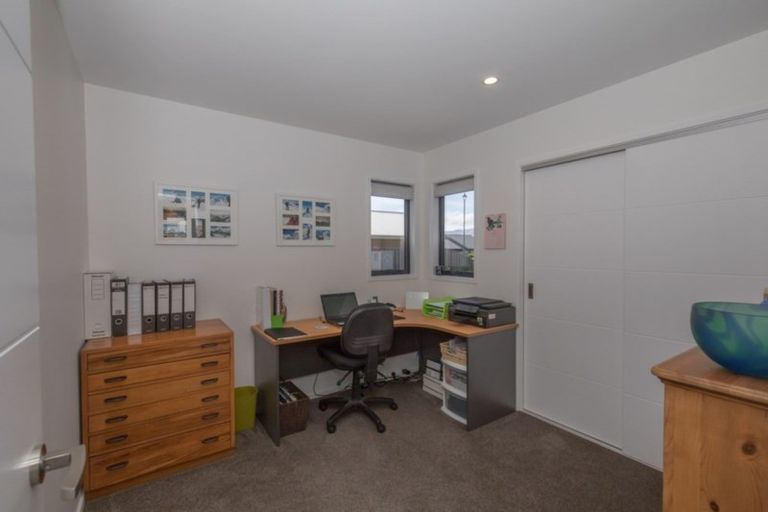 Photo of property in 20 Snowberry Street, Albert Town, Wanaka, 9305