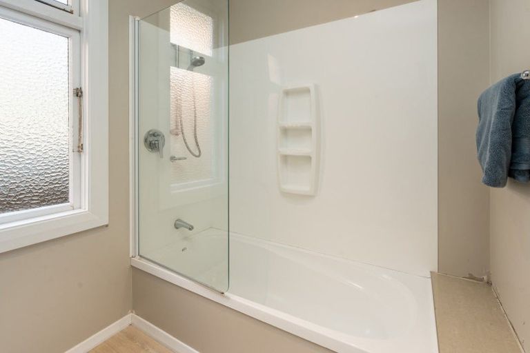 Photo of property in 84 Hazelhurst Pass, Caversham, Dunedin, 9012