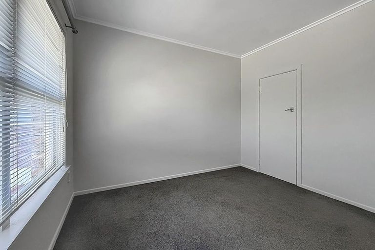Photo of property in 1/216 Beach Road, Campbells Bay, Auckland, 0630