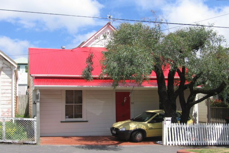 Photo of property in 30 Queen Street, Mount Victoria, Wellington, 6011