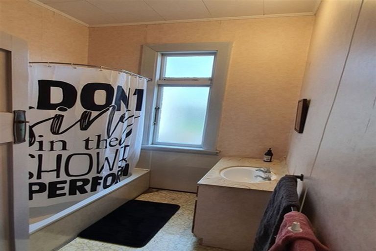 Photo of property in 17 George Street, Waimate, 7924