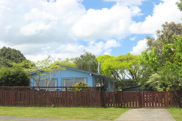 Photo of property in 15 Ewbank Place, Manurewa, Auckland, 2102
