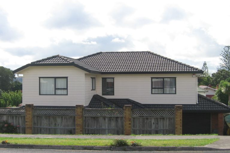Photo of property in 12 Links Road, New Lynn, Auckland, 0600