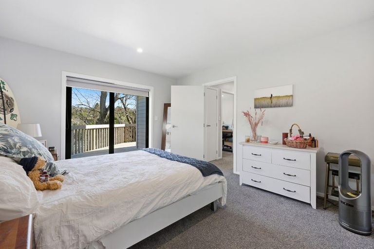 Photo of property in 64 Robbies Road, Shelly Park, Auckland, 2014