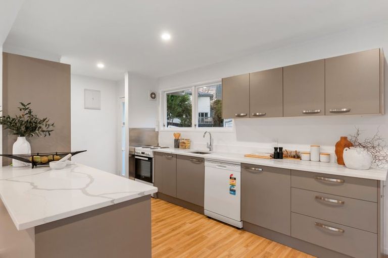 Photo of property in 51 Cyclarama Crescent, Massey, Auckland, 0614