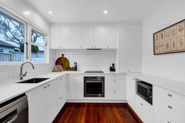 Photo of property in 93 Govett Avenue, Frankleigh Park, New Plymouth, 4310