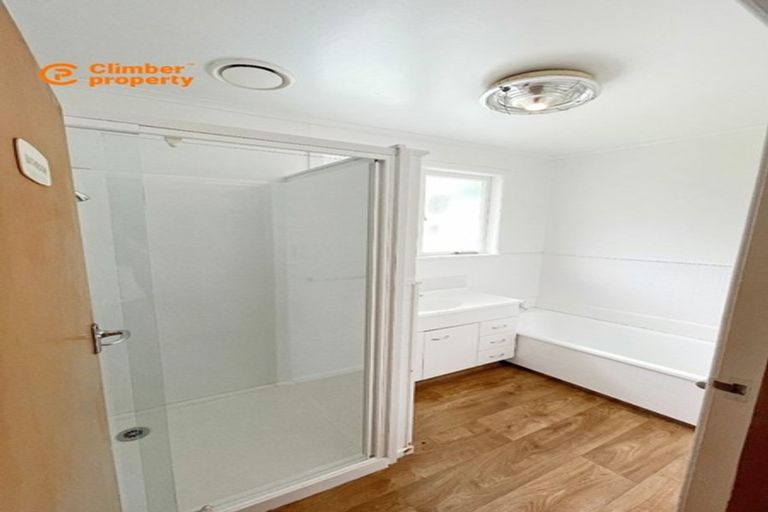 Photo of property in 8 Sherwood Avenue, Te Atatu South, Auckland, 0610