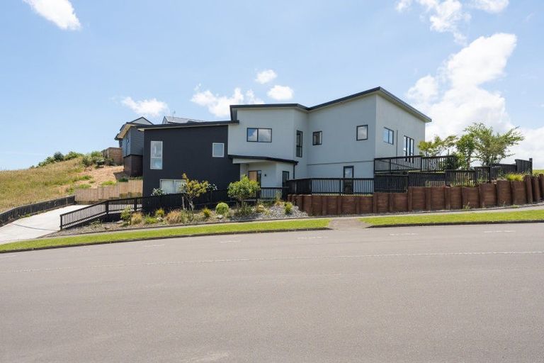 Photo of property in 1 Vaucluse Heights, Fitzherbert, Palmerston North, 4410